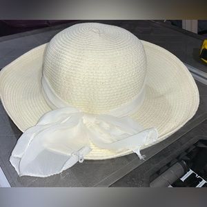 Sun hat with bow